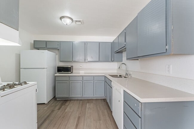 Building Photo - Upgraded 3 Bedroom Unit Near Air Force Base!