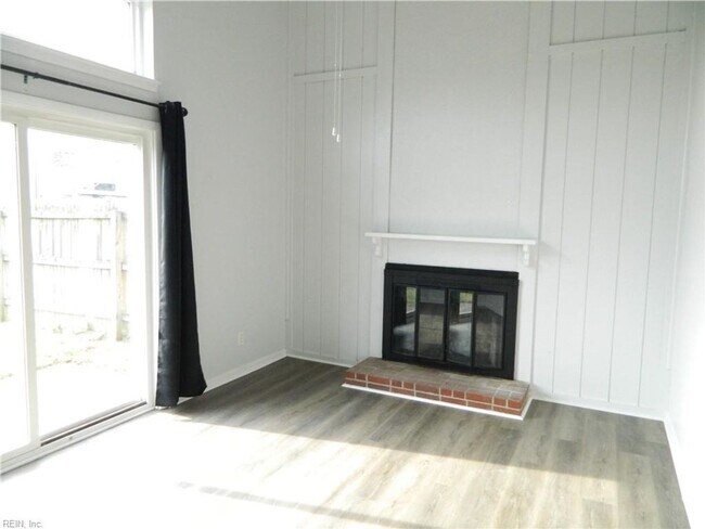 Building Photo - Brandon