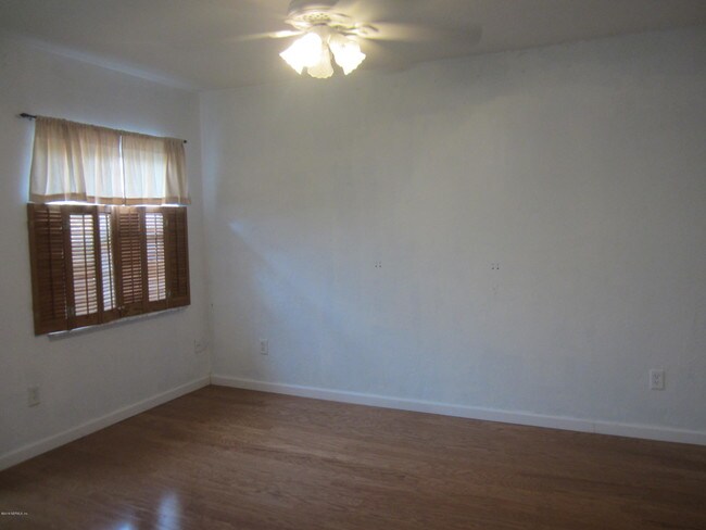 Building Photo - 4401 Seagate Ln N