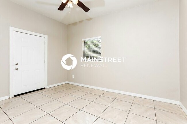 Building Photo - 3 Bedroom Pet-Friendly Home in Orlando, FL with Main Street Renewal