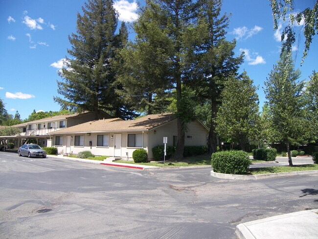 Building Photo - 1919 Quail Lakes Dr