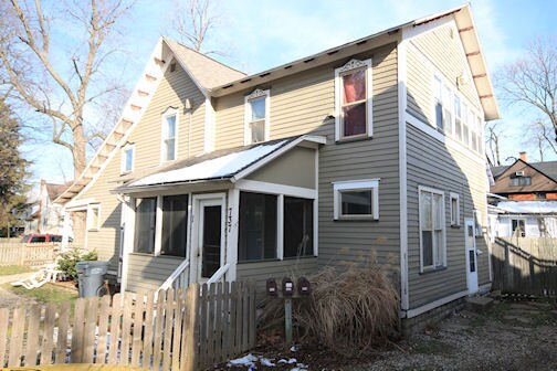 Building Photo - 737 Village St