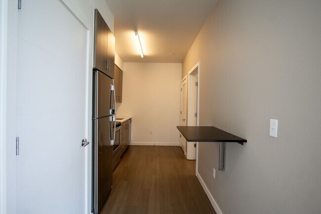 Building Photo - Light & Bright Top-Floor Studio w/Modern Amenities Ready Mid-April!