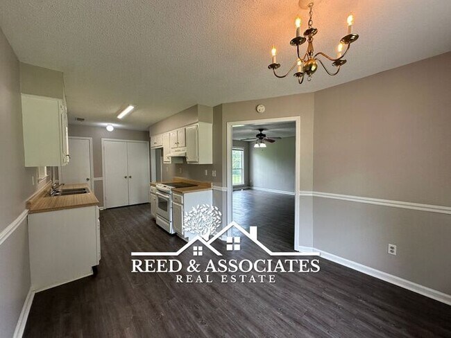 Building Photo - Bartlett Home Located in Quiet Cove!