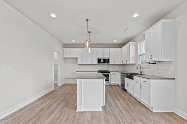 Building Photo - **Beautiful Wendell Home 3/2.5 W/ Fenced in Yard**