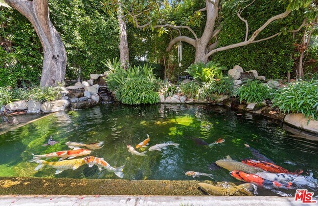 Building Photo - 9663 Santa Monica Blvd