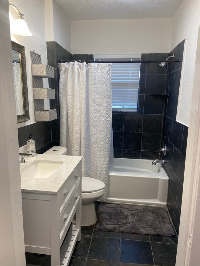 Building Photo - 2718 Cleburne St