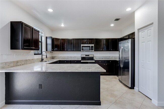 Building Photo - 16620 SW 42nd Terrace