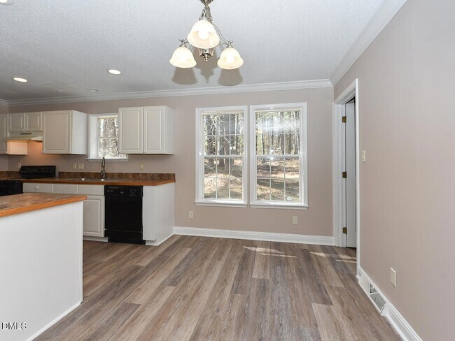 Building Photo - 4304 Amherst St