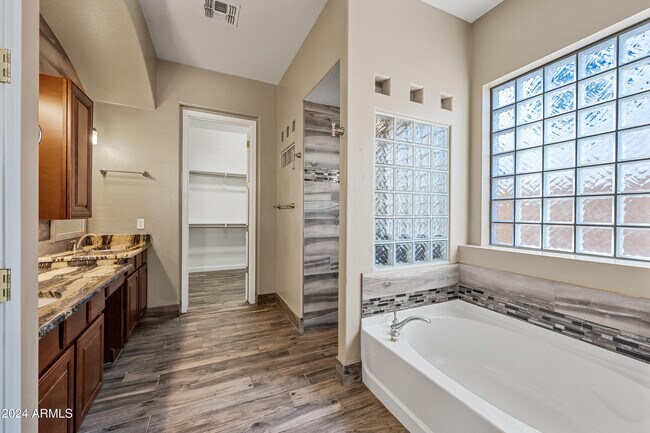 Building Photo - 2122 W Red Range Way