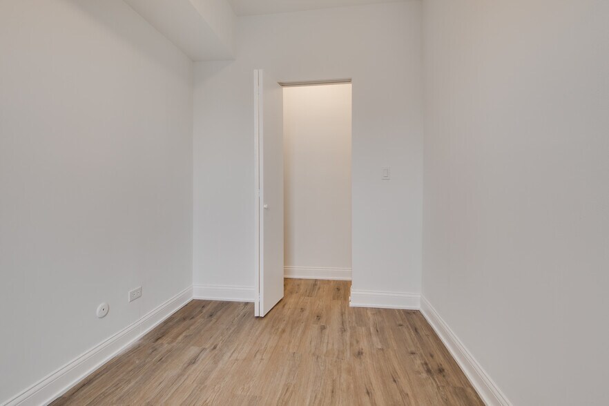 Building Photo - 2029 N Damen Ave