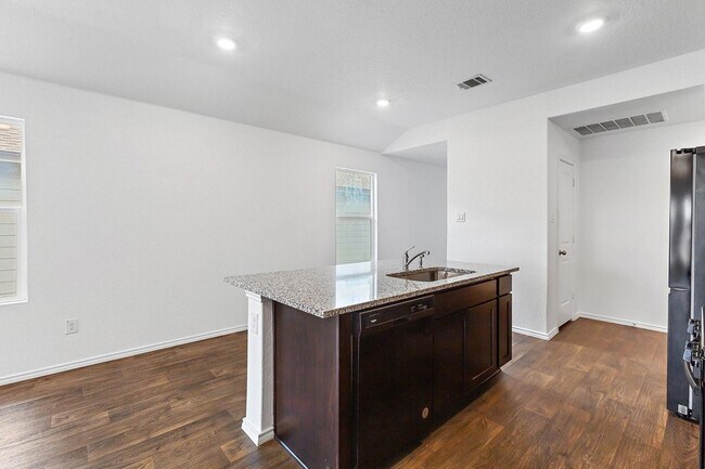 Building Photo - 115 Snapdragon Ln