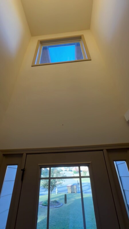 Building Photo - 4950 Belcrest Way