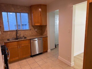 kitchen - 442 N Hollywood Way