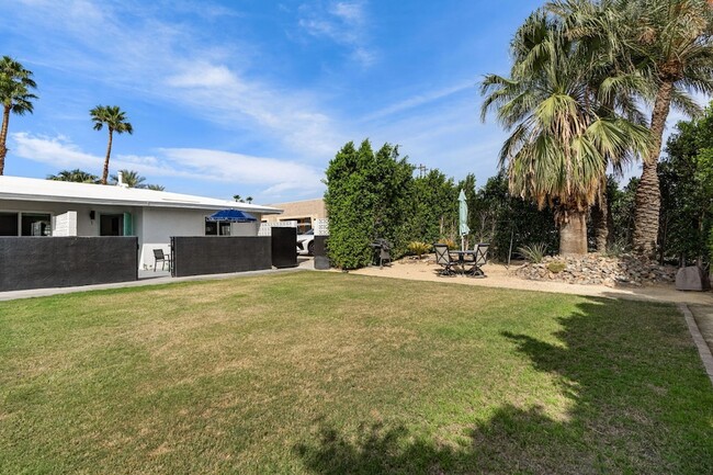Building Photo - 4490 E Camino Parocela