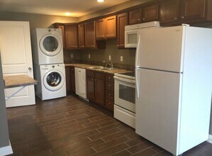 Building Photo - 1604 Spring Valley Dr