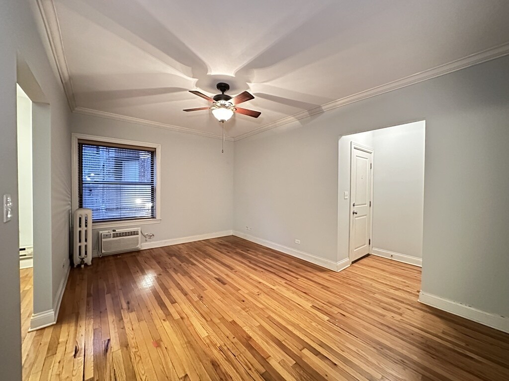 Building Photo - 749 W Addison St