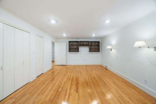 Building Photo - 140 Paulson Rd