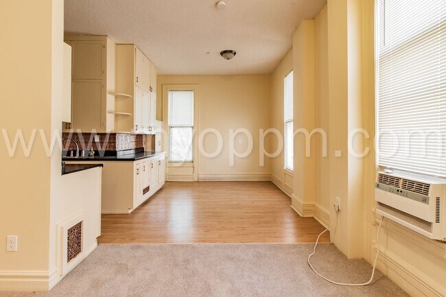 Building Photo - 1146 S 32nd St