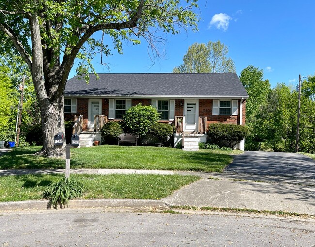 Building Photo - 2 Bedroom Duplex with Finished Basement an...