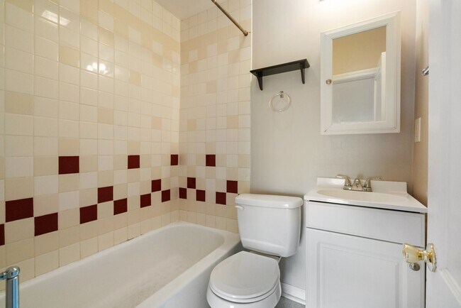 Building Photo - 50% OFF 1ST MONTH OF RENT THRU JULY 18TH! ...