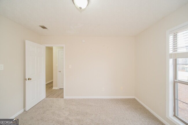 Building Photo - 239 Northbridge Dr