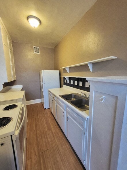 Building Photo - 1308 Willow Branch Ave