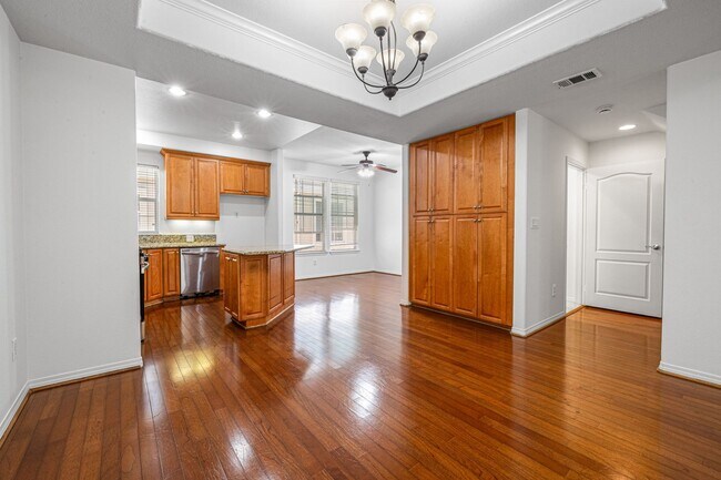 Building Photo - 3-Bedroom Townhome in Gated Bay Harbor