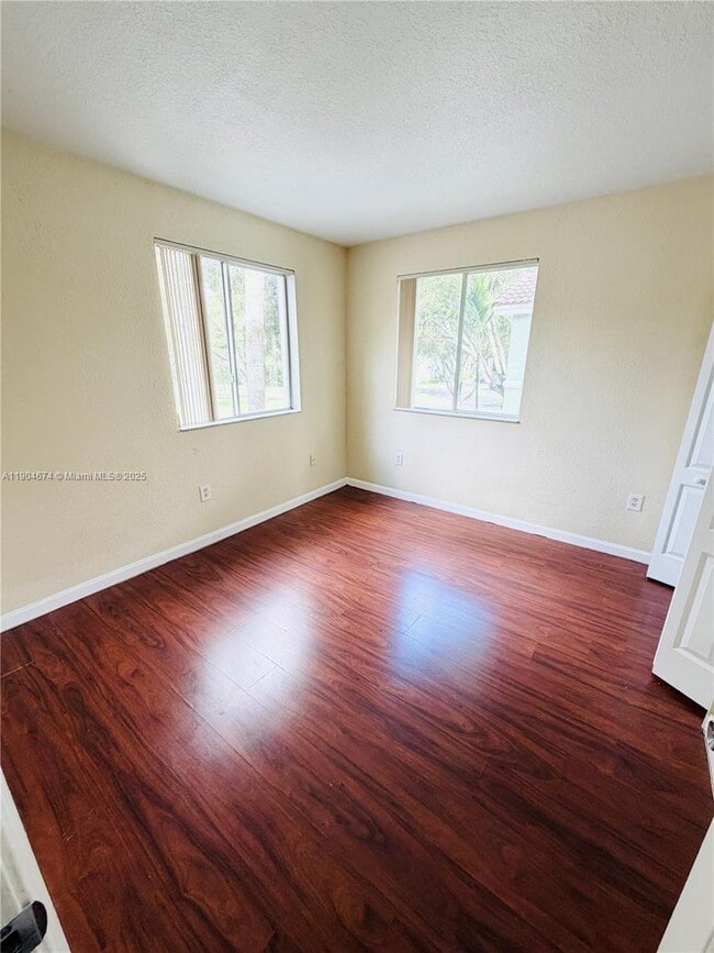 Building Photo - 2505 SE 14th Ave