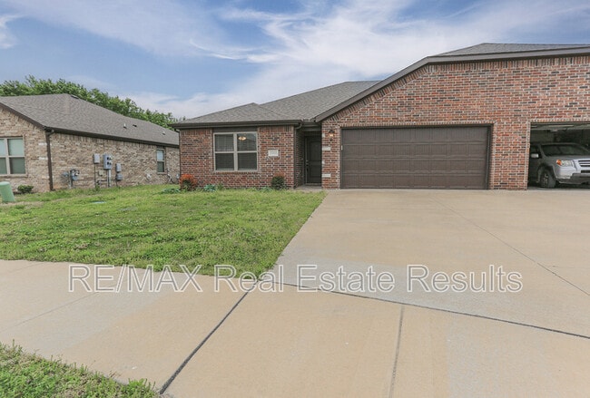 Building Photo - 1503 Purple Finch St