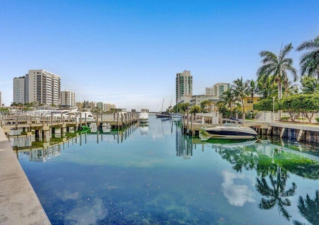 Building Photo - 7900 Harbor Island Dr