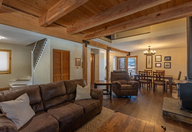 Building Photo - 1810 Shenandoah Dr