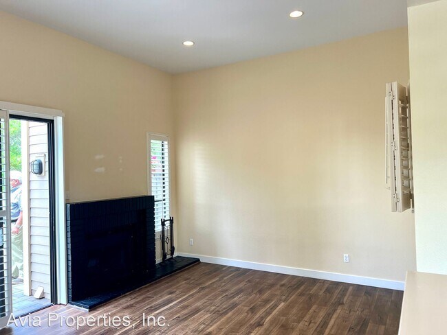 Building Photo - 2 br, 2.5 bath House - 33 Crown Circle