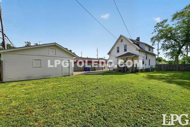 Building Photo - 3318 Stickney Ave
