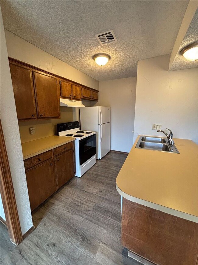 Building Photo - 901 NE Tortoise Dr