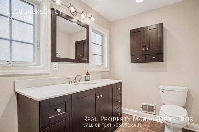 Building Photo - 1110 Jackson Ct