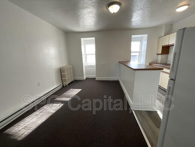 Building Photo - 659 W Philadelphia St