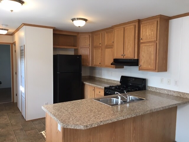 Building Photo - 115 Sharon Rd