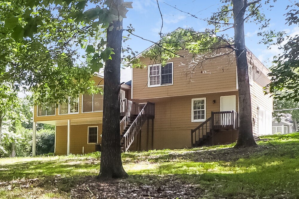 Building Photo - 2035 Castle Royale Dr