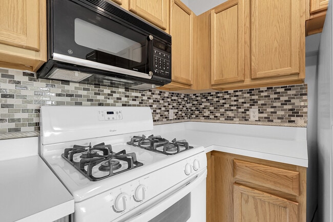 Building Photo - 8475 Pebble Creek Way