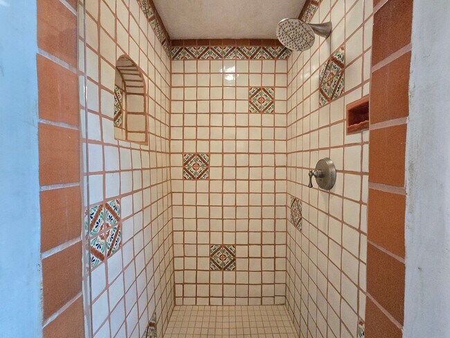 Building Photo - 770 Acequia Madre
