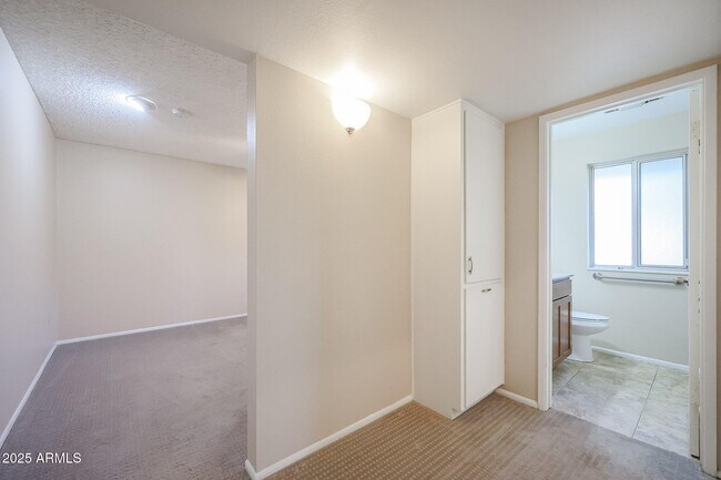 Building Photo - 10832 W Saratoga Cir