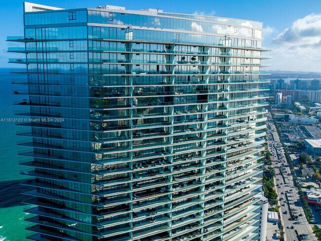 Building Photo - 18975 Collins Ave