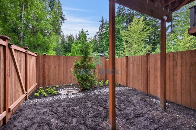 Building Photo - Spacious 3-Bedroom Townhouse Retreat with 3 Full Baths in Bothell - 1,551 Sq. Ft. of Modern Comfort!