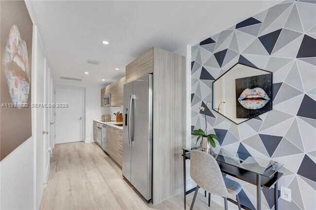 Building Photo - 121 NE 34th St