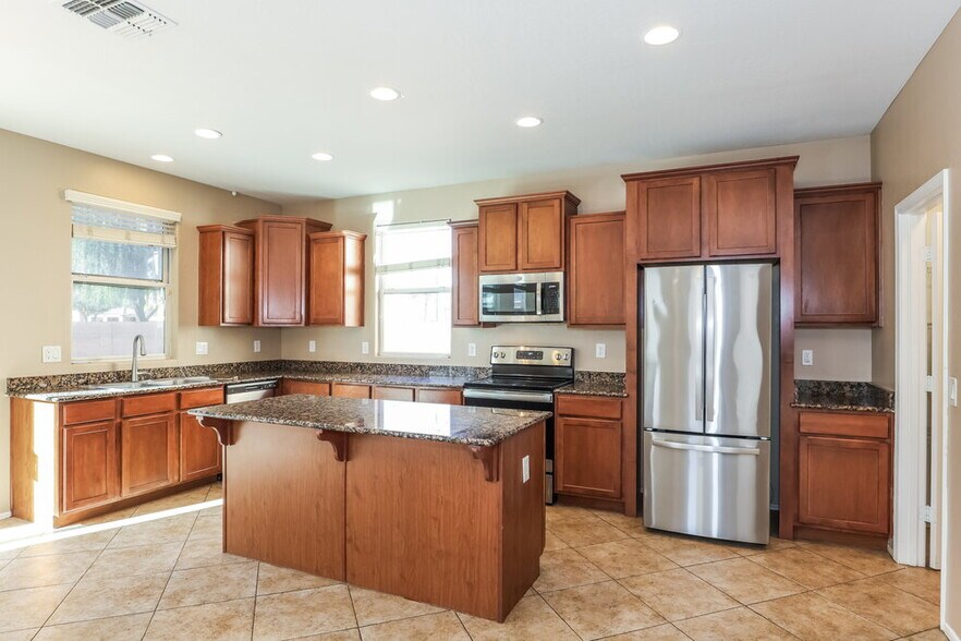 Building Photo - 2044 S Heron Ln