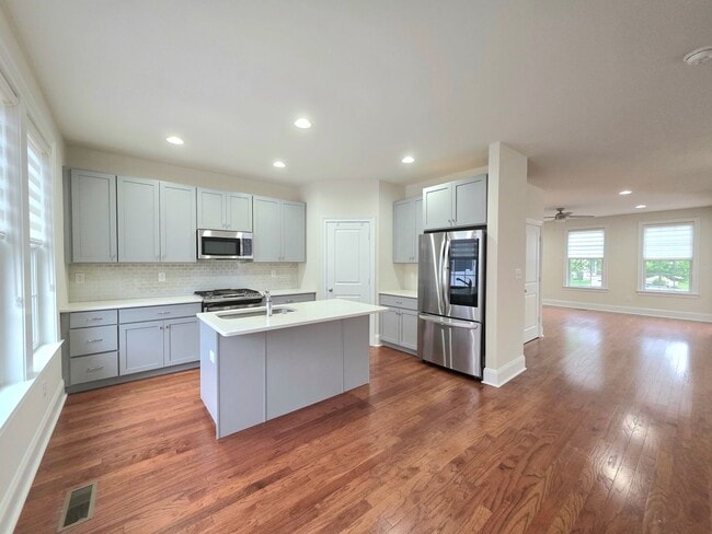 Building Photo - 4bed-3.5bath home in the Town of Whitehalll