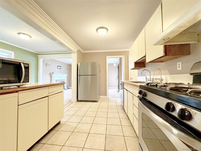 Building Photo - 14 Cherry St