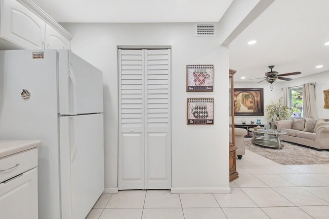 Building Photo - 3492 La Mar Ct