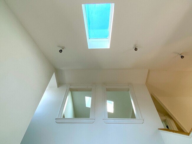 Building Photo - Pilsen 1248